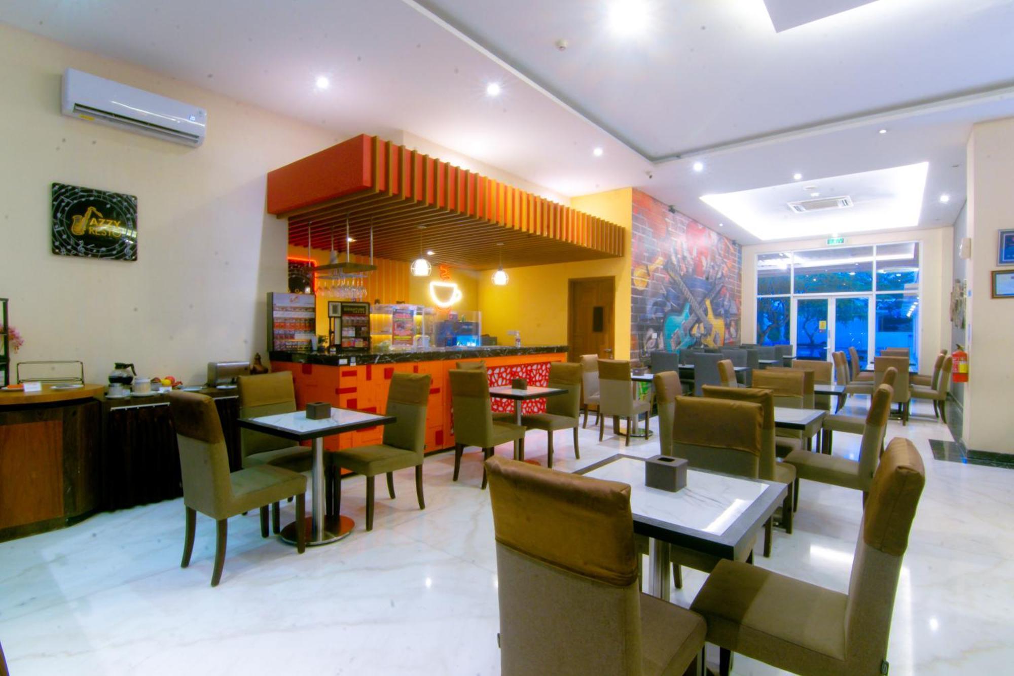 Front One Hotel Purwodadi Purwodadi  Exterior photo